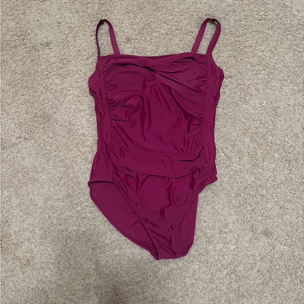 EUC Women’s Magenta One Piece Swimsuit. Adjustable straps. Slimming! Worn 2x. 14